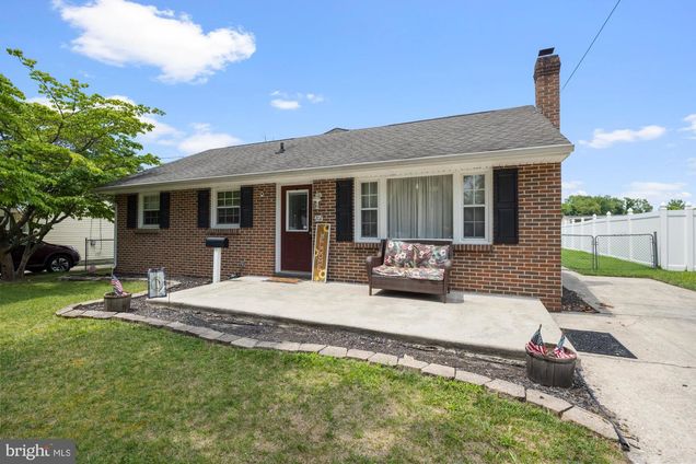 202 Hunterdon Avenue SEWELL, NJ House Active - Photo 1 of 32. Opens carousel modal