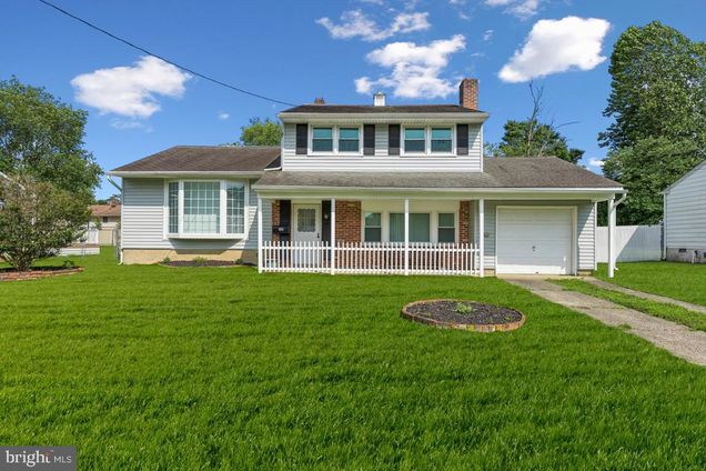 15 Nassau Avenue WEST DEPTFORD, NJ House Active - Photo 1 of 25. Opens carousel modal