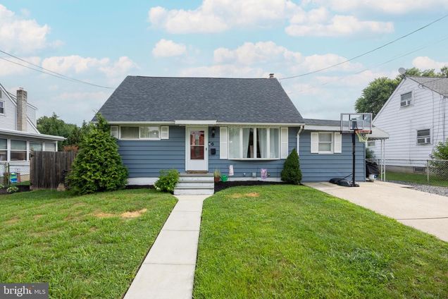 6 Soloff Drive HAMILTON, NJ House Active - Photo 1 of 40. Opens carousel modal