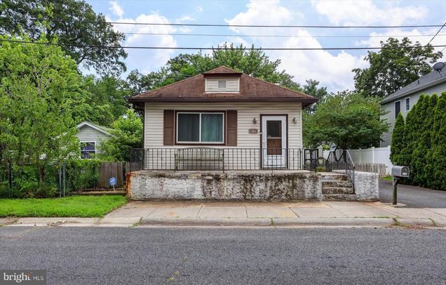 224 Walling Place NORTH MIDDLETOWN, NJ House Active - Photo 1 of 34. Opens carousel modal