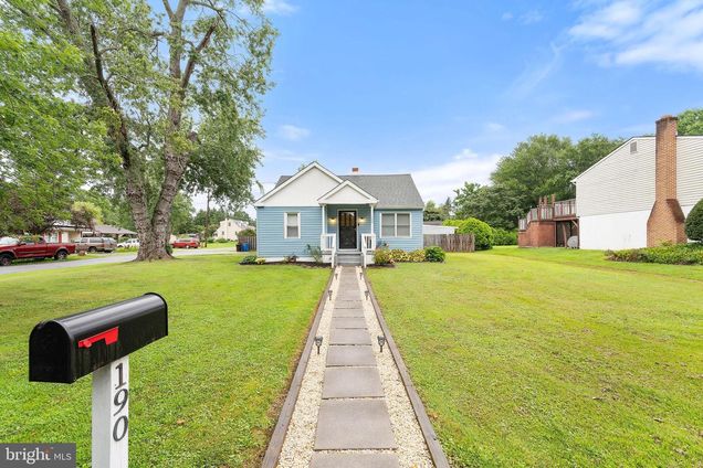 190 Mellen Avenue PENNSVILLE, NJ House Active - Photo 1 of 30. Opens carousel modal