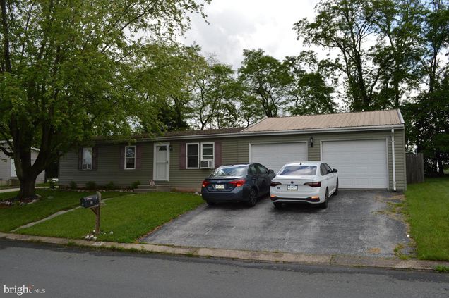 19 E Locust Lane NEW OXFORD, PA House Sold - Photo 1 of 34. Opens carousel modal