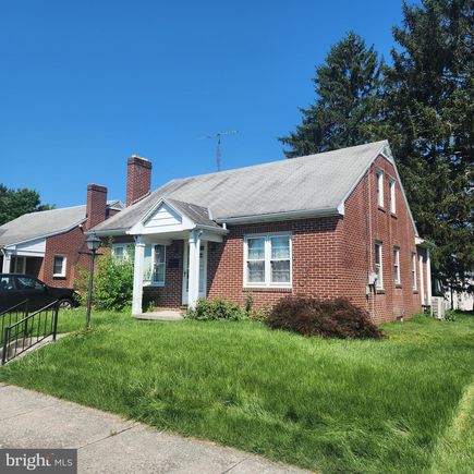 40 E Myrtle Street LITTLESTOWN, PA House Active - Photo 1 of 33. Opens carousel modal