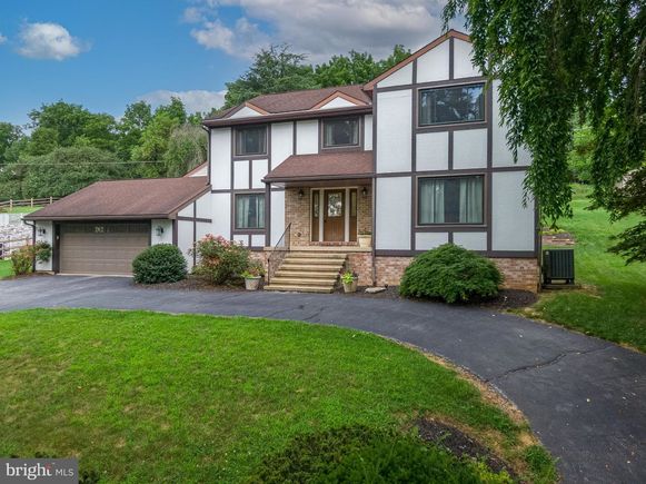 1841 Lincoln Avenue WYOMISSING, PA House Active - Photo 1 of 40. Opens carousel modal
