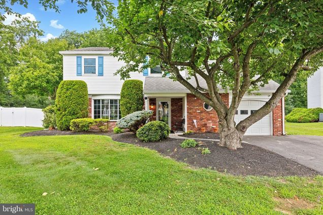 15 Penn Circle HOLLAND, PA House Active - Photo 1 of 35. Opens carousel modal