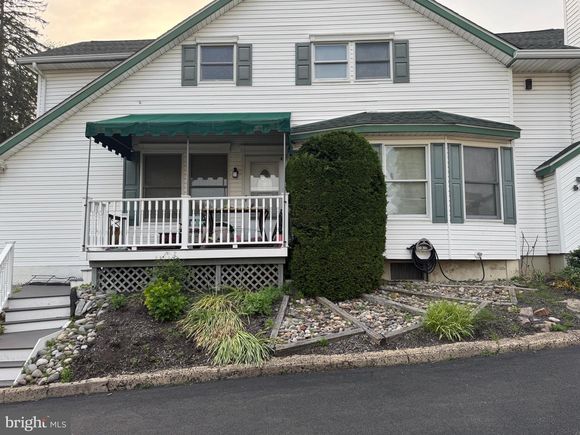 633 Hampton Avenue SOUTHAMPTON, PA Townhouse Active - Photo 1 of 17. Opens carousel modal