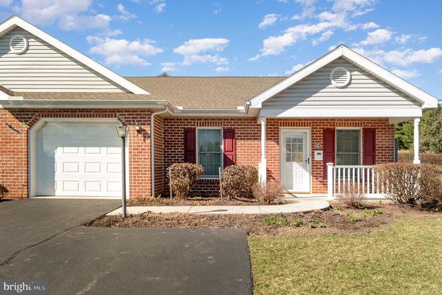 41 Blue Mountain Vista MECHANICSBURG, PA Condo Sold - Photo 1 of 28. Opens carousel modal