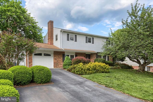 515 Park Hills Drive MECHANICSBURG, PA House Sold - Photo 1 of 39. Opens carousel modal