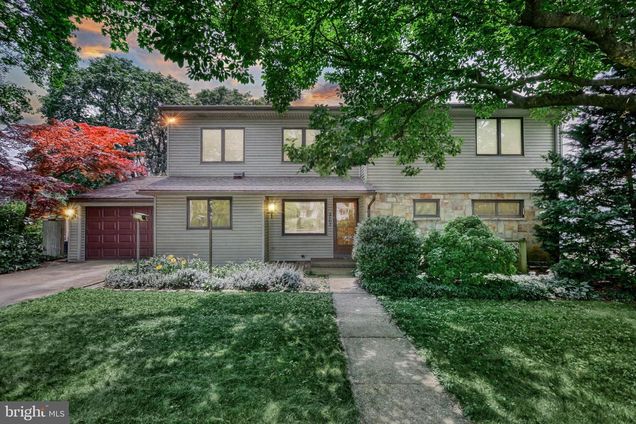 2107 Yale Avenue CAMP HILL, PA House Active - Photo 1 of 50. Opens carousel modal