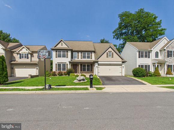 53 Hamlet Circle