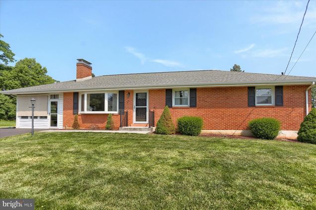 14 Poplar Drive MECHANICSBURG, PA House Active - Photo 1 of 35. Opens carousel modal