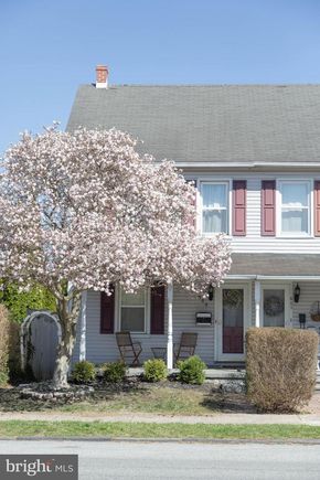 605 S Broad Street KENNETT SQUARE, PA Townhouse Sold - Photo 1 of 17. Opens carousel modal