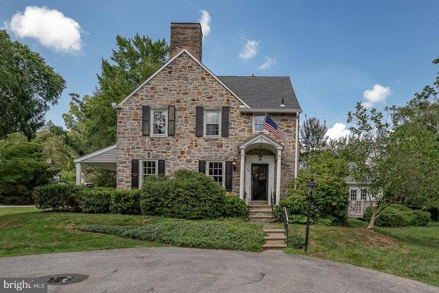 541 W Beechtree Lane
