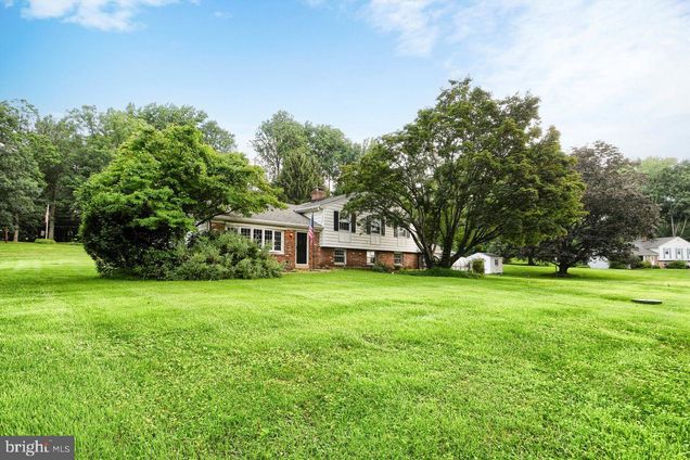 401 Leslie Lane WEST CHESTER, PA House Active - Photo 1 of 39. Opens carousel modal