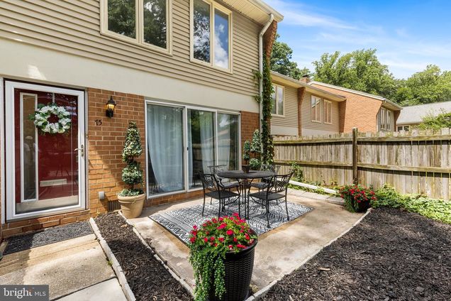 75 Gunning Lane Unit 28 DOWNINGTOWN, PA Condo Active - Photo 1 of 32. Opens carousel modal