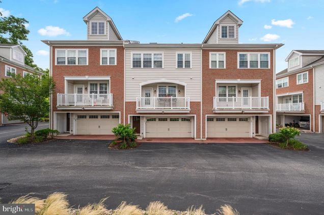 17 Village Square PAOLI, PA Condo Active - Photo 1 of 27. Opens carousel modal