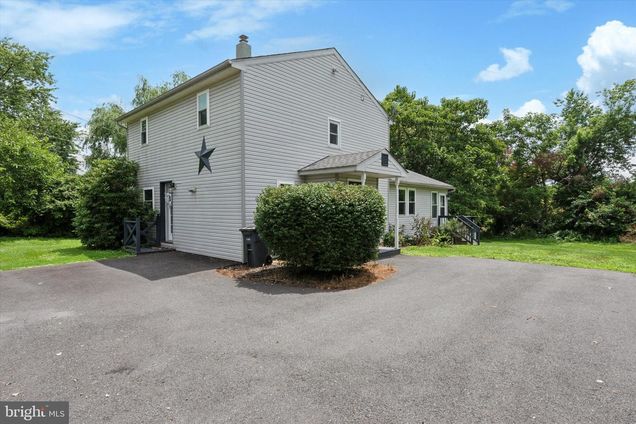 1265 W Baltimore Pike WEST GROVE, PA House Active - Photo 1 of 39. Opens carousel modal