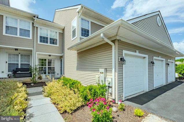 112 Stewarts Court Unit 406