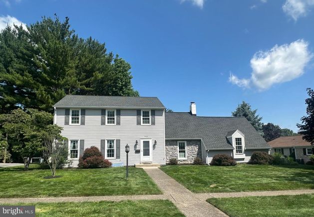 933 Greenlea Road HERSHEY, PA House Active - Photo 1 of 41. Opens carousel modal