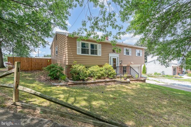 302 Hickory Hill Terrace HARRISBURG, PA House Active - Photo 1 of 30. Opens carousel modal