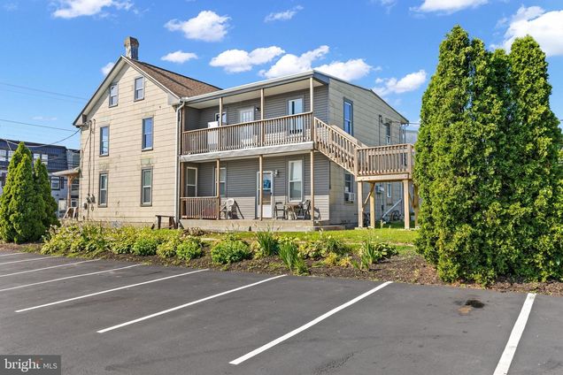 3518 Walnut Street HARRISBURG, PA House Active - Photo 1 of 21. Opens carousel modal