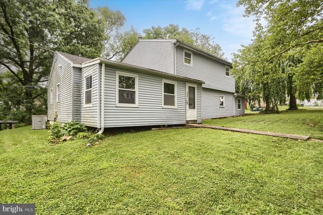 205 West Avenue HARRISBURG, PA House Active - Photo 1 of 43. Opens carousel modal