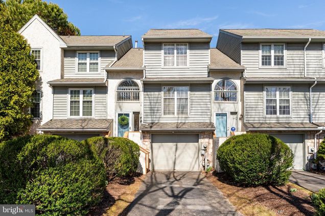 122 Knollwood Court ASTON, PA Townhouse Sold - Photo 1 of 34. Opens carousel modal