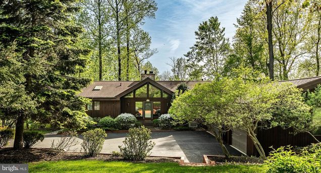 12 Bonnie Lane MEDIA, PA House Sold - Photo 1 of 63. Opens carousel modal