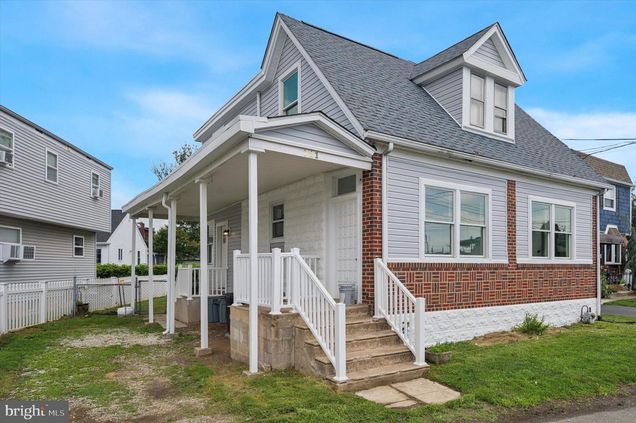 721 Mount Vernon Avenue FOLSOM, PA House Active - Photo 1 of 35. Opens carousel modal