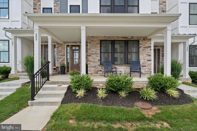 303 W Squire Drive