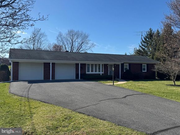 5565 Oakwood Drive MERCERSBURG, PA House Sold - Photo 1 of 34. Opens carousel modal