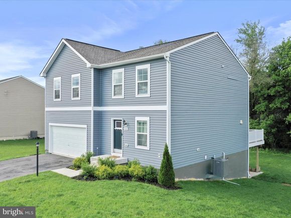 5443 Sutherland Court Unit 28 CHAMBERSBURG, PA House Sold - Photo 1 of 41. Opens carousel modal
