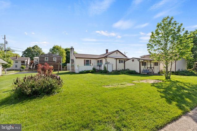 39 N Clay Street MANHEIM, PA House Sold - Photo 1 of 18. Opens carousel modal