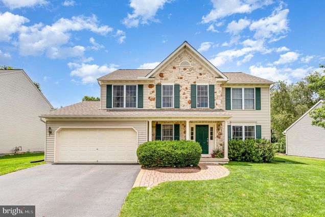 212 Deerfield Lane LITITZ, PA House Active - Photo 1 of 33. Opens carousel modal