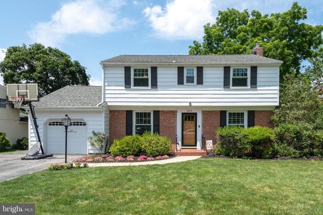 1822 Longview Drive LANCASTER, PA House Contingent - Photo 1 of 47. Opens carousel modal