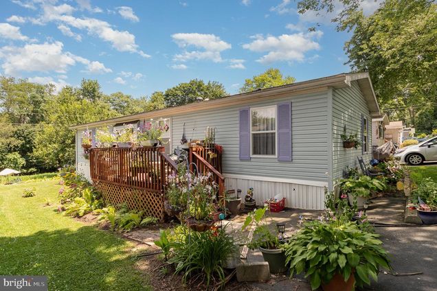 670 Hempfield Hill Road Unit 20 COLUMBIA, PA House Active - Photo 1 of 25. Opens carousel modal