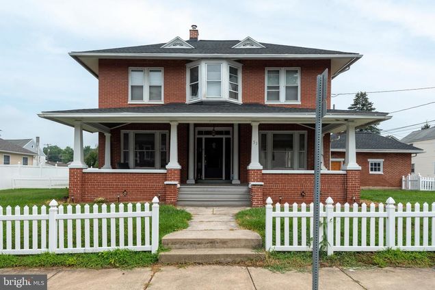 53 E Hummelstown Street ELIZABETHTOWN, PA House Contingent - Photo 1 of 48. Opens carousel modal
