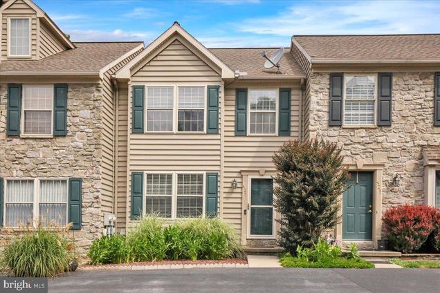 427 Indian Rock Circle ELIZABETHTOWN, PA Townhouse Active - Photo 1 of 30. Opens carousel modal