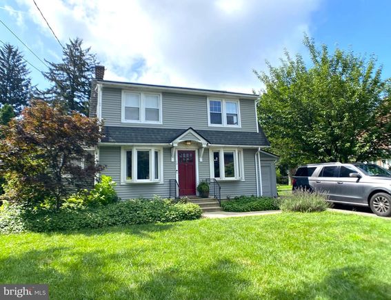 13 Mylin Avenue WILLOW STREET, PA House Active - Photo 1 of 33. Opens carousel modal