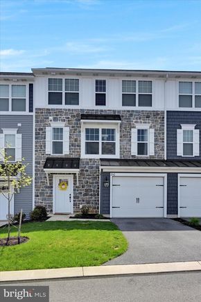 210 Highland Court ANNVILLE, PA Townhouse Sold - Photo 1 of 25. Opens carousel modal