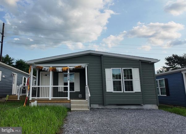2110 Scull Street LEBANON, PA House Active - Photo 1 of 13. Opens carousel modal