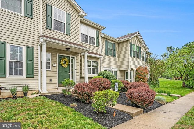 111 Pin Oak Court COLLEGEVILLE, PA Townhouse Sold - Photo 1 of 31. Opens carousel modal