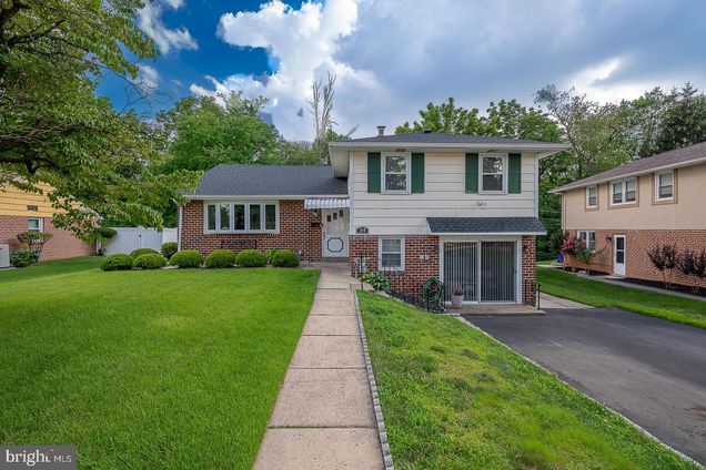 54 Boncouer Road CHELTENHAM, PA House Active - Photo 1 of 51. Opens carousel modal
