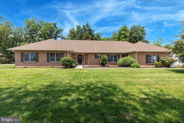 601 Grater Avenue COLLEGEVILLE, PA House Active - Photo 1 of 61. Opens carousel modal