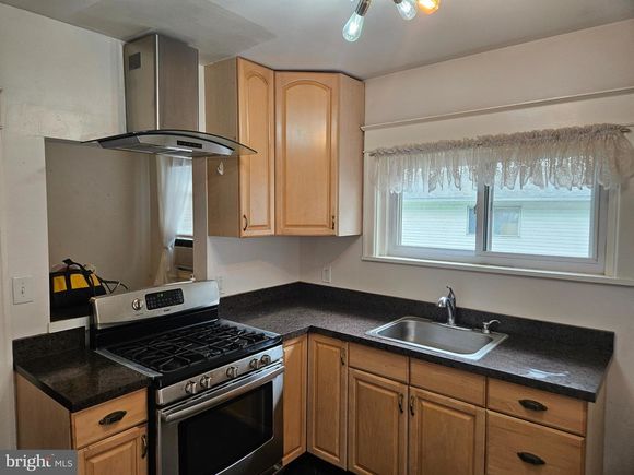 117 Fitzwatertown Road WILLOW GROVE, PA House Active - Photo 1 of 23. Opens carousel modal