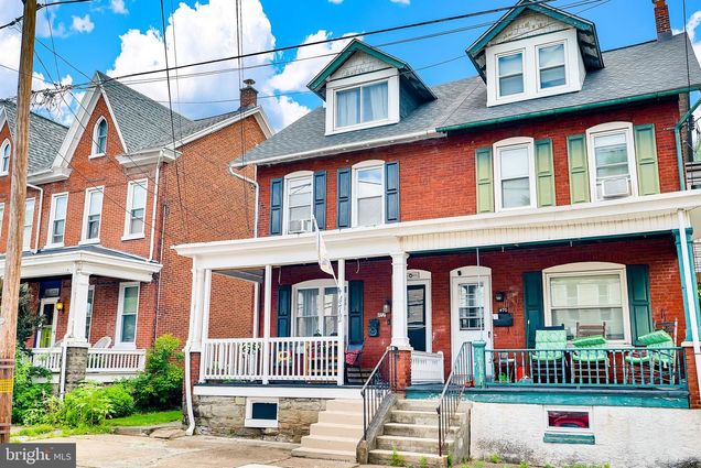 472 N Evans Street POTTSTOWN, PA Townhouse Active - Photo 1 of 33. Opens carousel modal