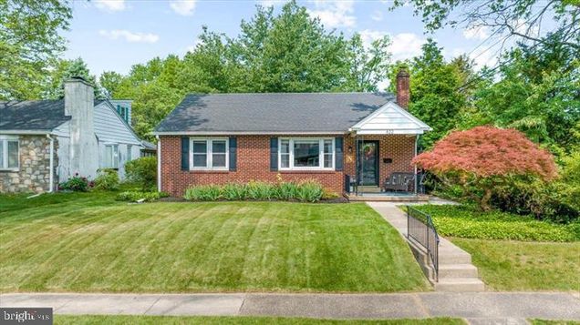 622 Salford Avenue LANSDALE, PA House Active - Photo 1 of 10. Opens carousel modal