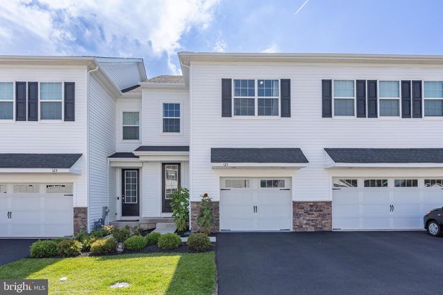 121 Golden Vale Drive