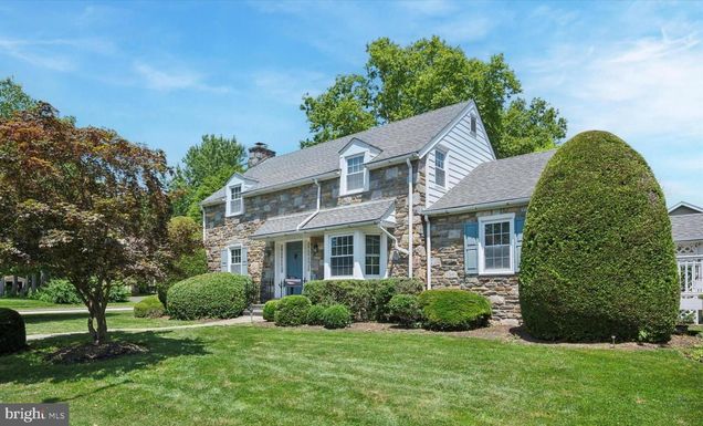 2419 Geneva Avenue GLENSIDE, PA House Active - Photo 1 of 35. Opens carousel modal