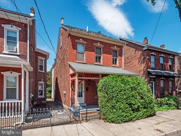 43 Walnut Street POTTSTOWN, PA House Active - Photo 1 of 25. Opens carousel modal